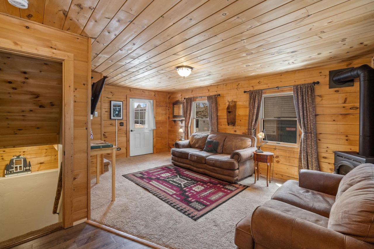 The Bucking Moose Hotel Уест Йелоустоун Екстериор снимка