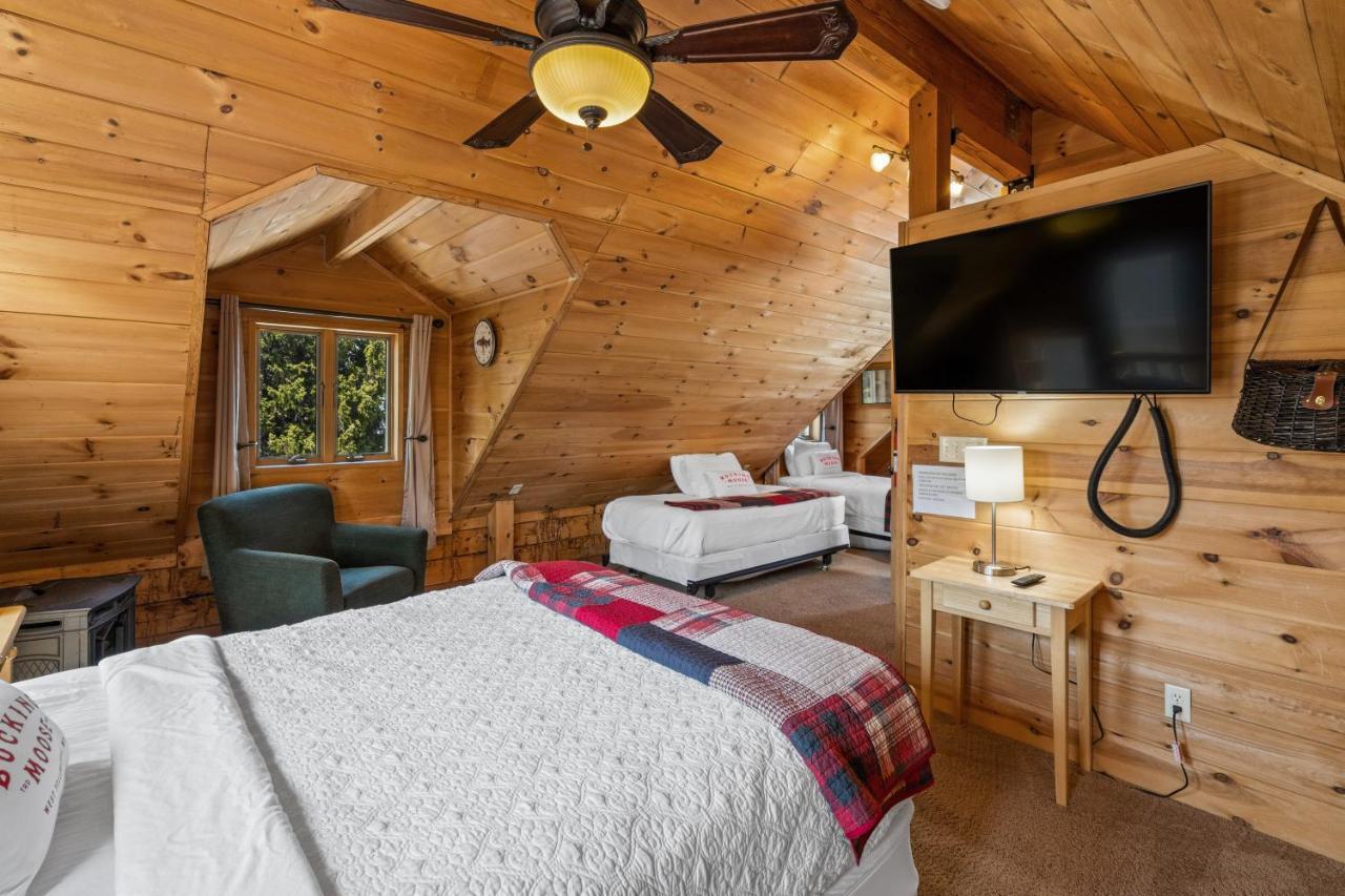 The Bucking Moose Hotel Уест Йелоустоун Екстериор снимка