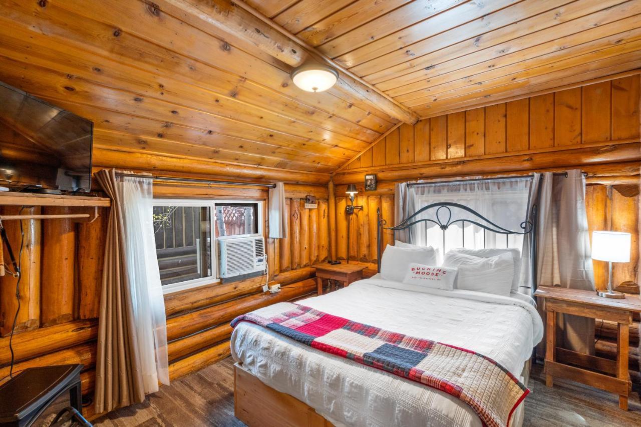 The Bucking Moose Hotel Уест Йелоустоун Екстериор снимка