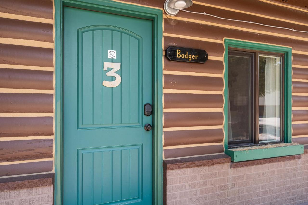The Bucking Moose Hotel Уест Йелоустоун Екстериор снимка
