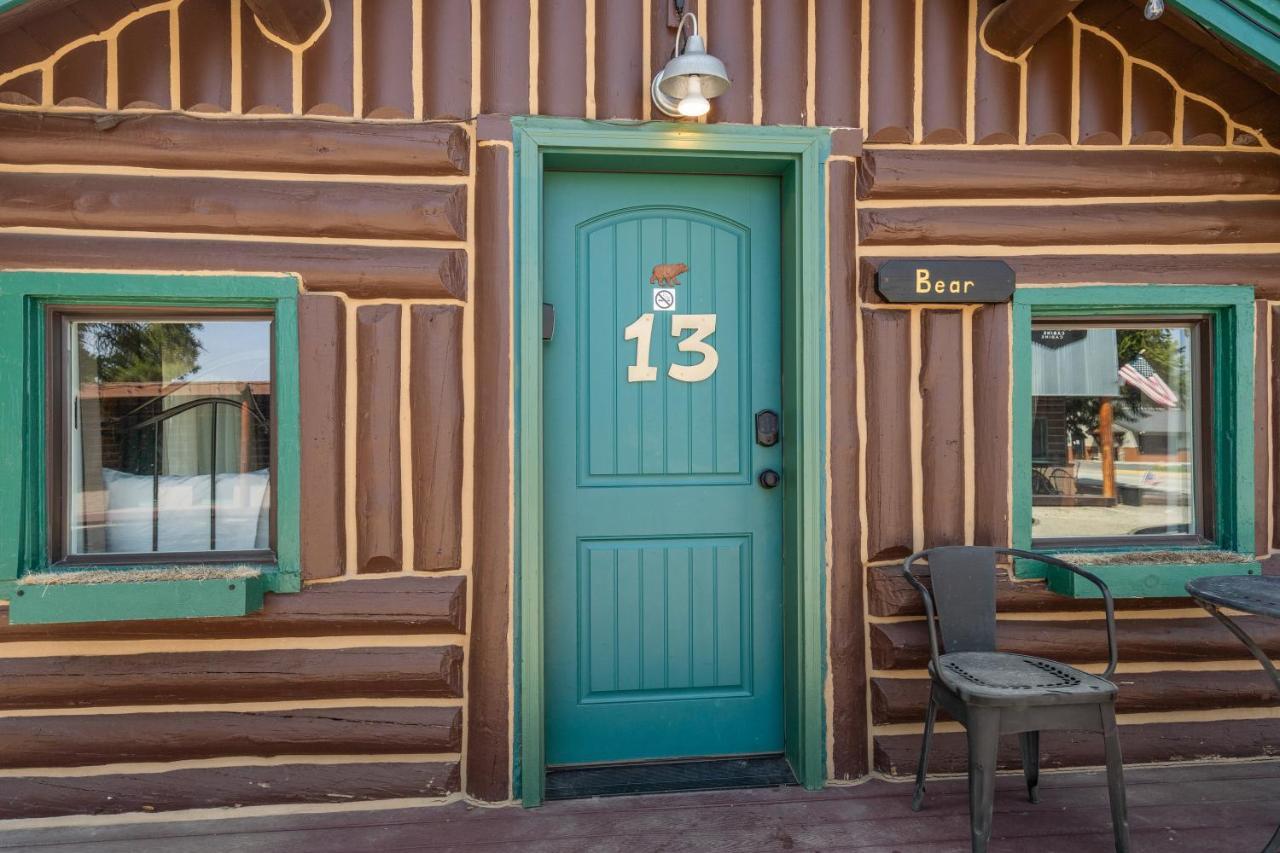 The Bucking Moose Hotel Уест Йелоустоун Екстериор снимка