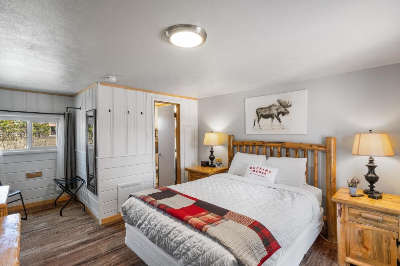 The Bucking Moose Hotel Уест Йелоустоун Екстериор снимка