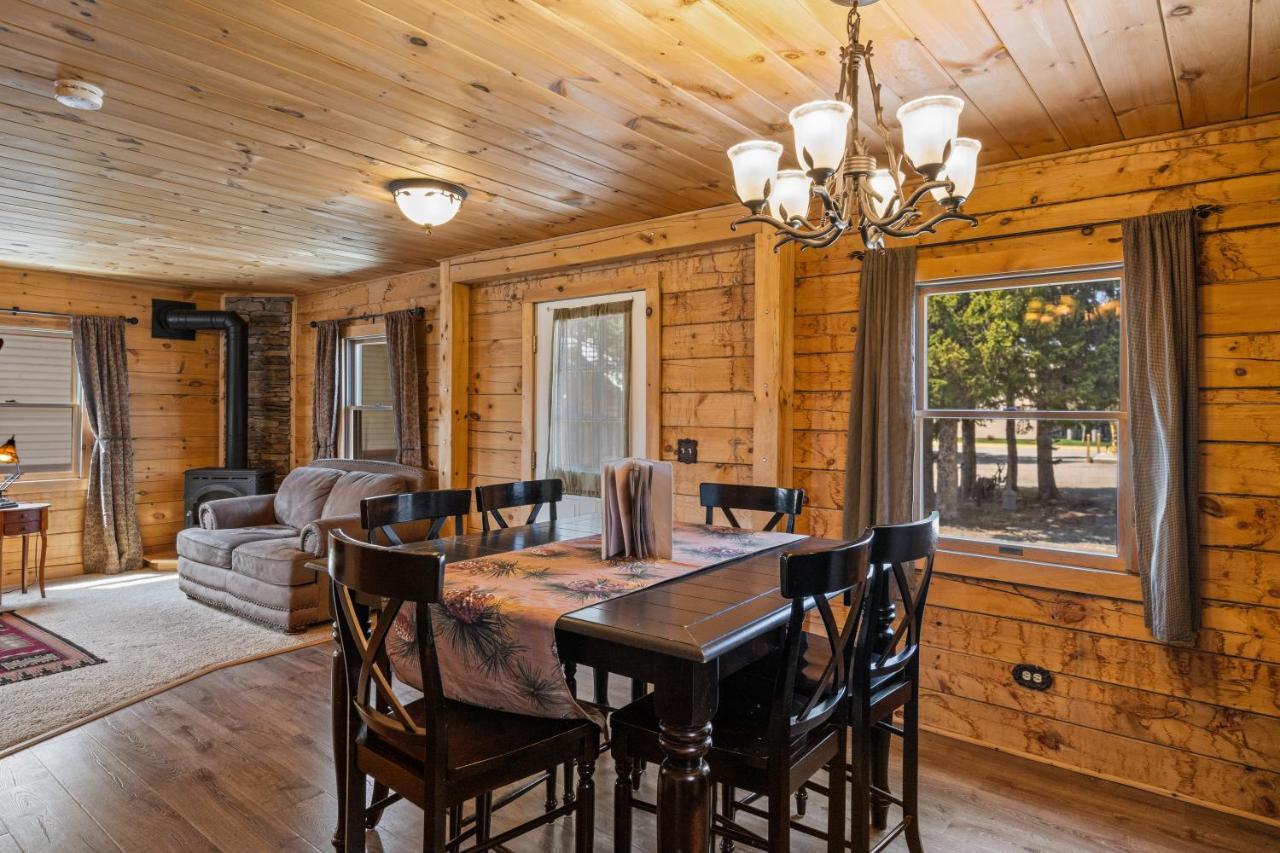 The Bucking Moose Hotel Уест Йелоустоун Екстериор снимка