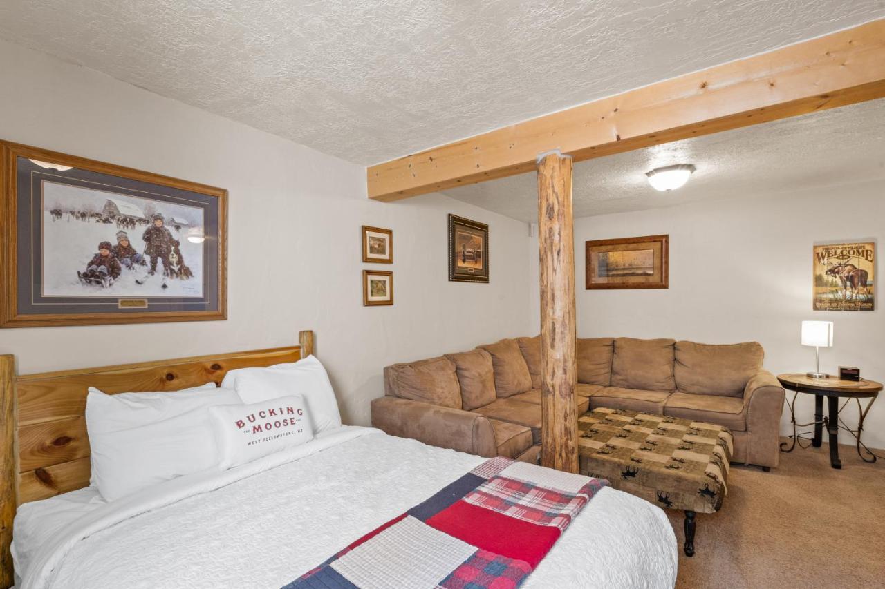 The Bucking Moose Hotel Уест Йелоустоун Екстериор снимка