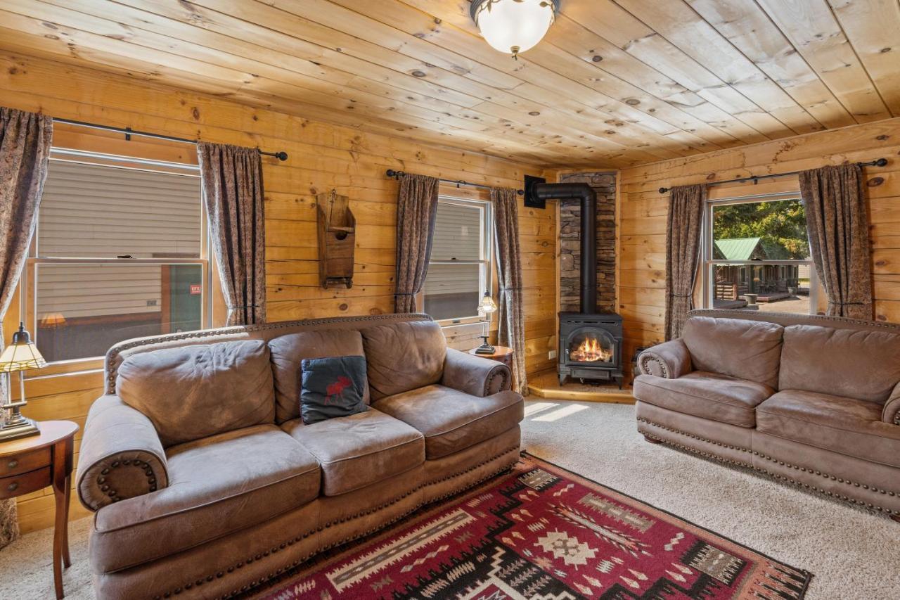 The Bucking Moose Hotel Уест Йелоустоун Екстериор снимка