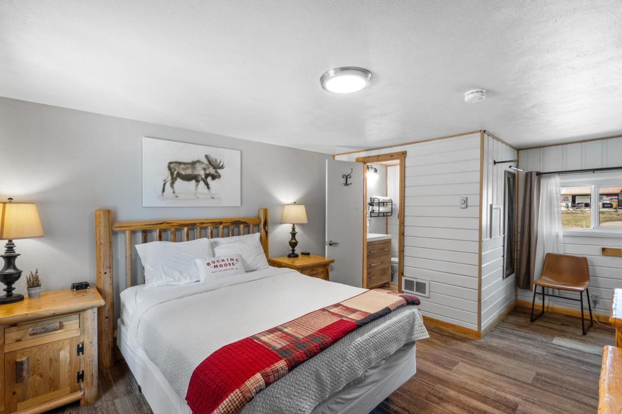 The Bucking Moose Hotel Уест Йелоустоун Екстериор снимка