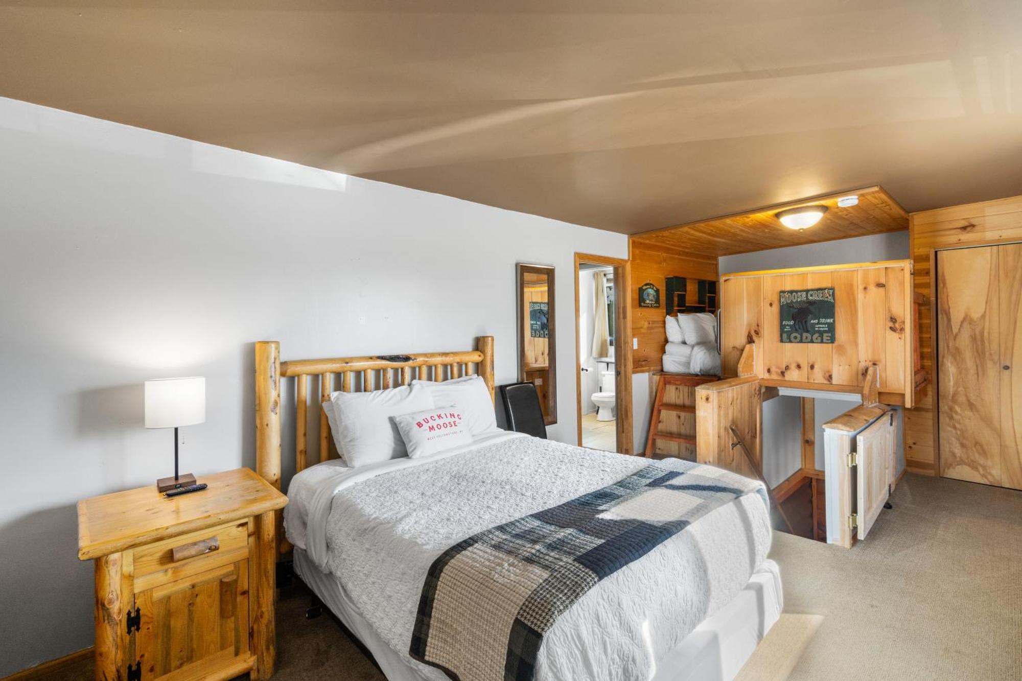 The Bucking Moose Hotel Уест Йелоустоун Екстериор снимка