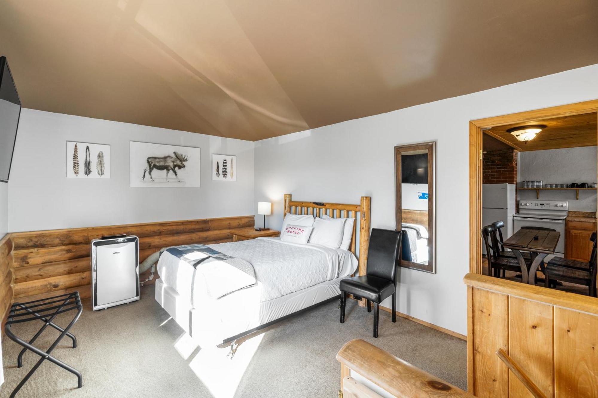 The Bucking Moose Hotel Уест Йелоустоун Екстериор снимка