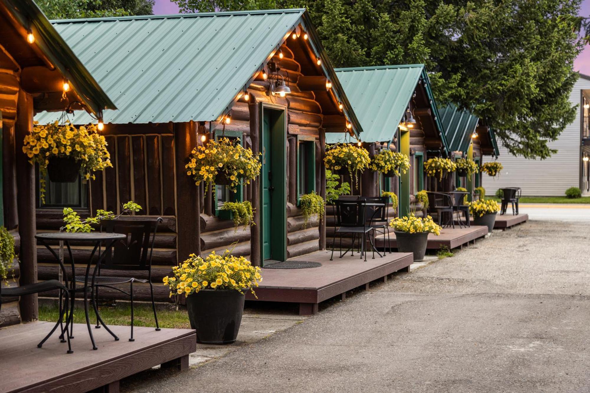 The Bucking Moose Hotel Уест Йелоустоун Екстериор снимка
