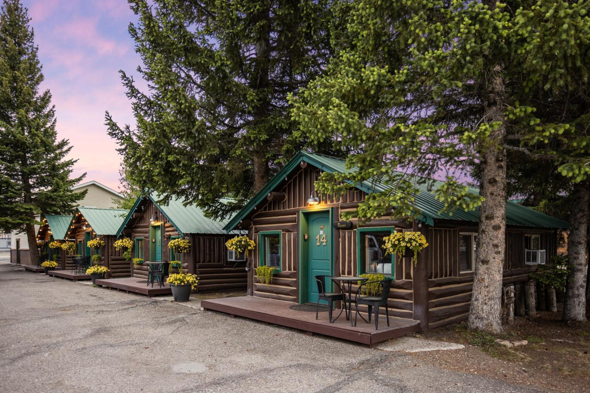The Bucking Moose Hotel Уест Йелоустоун Екстериор снимка