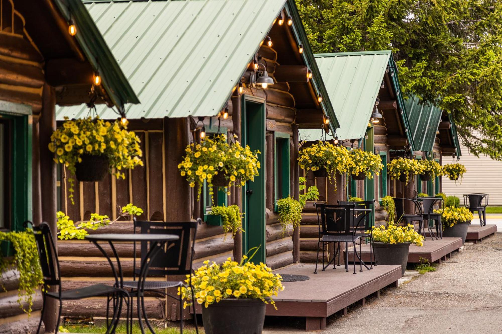 The Bucking Moose Hotel Уест Йелоустоун Екстериор снимка