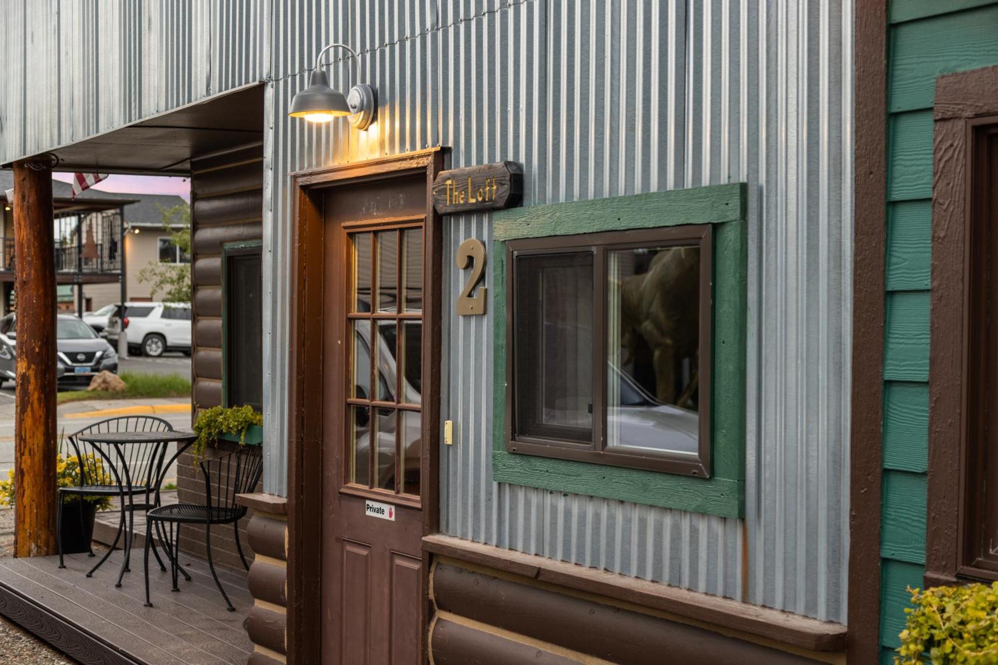The Bucking Moose Hotel Уест Йелоустоун Екстериор снимка